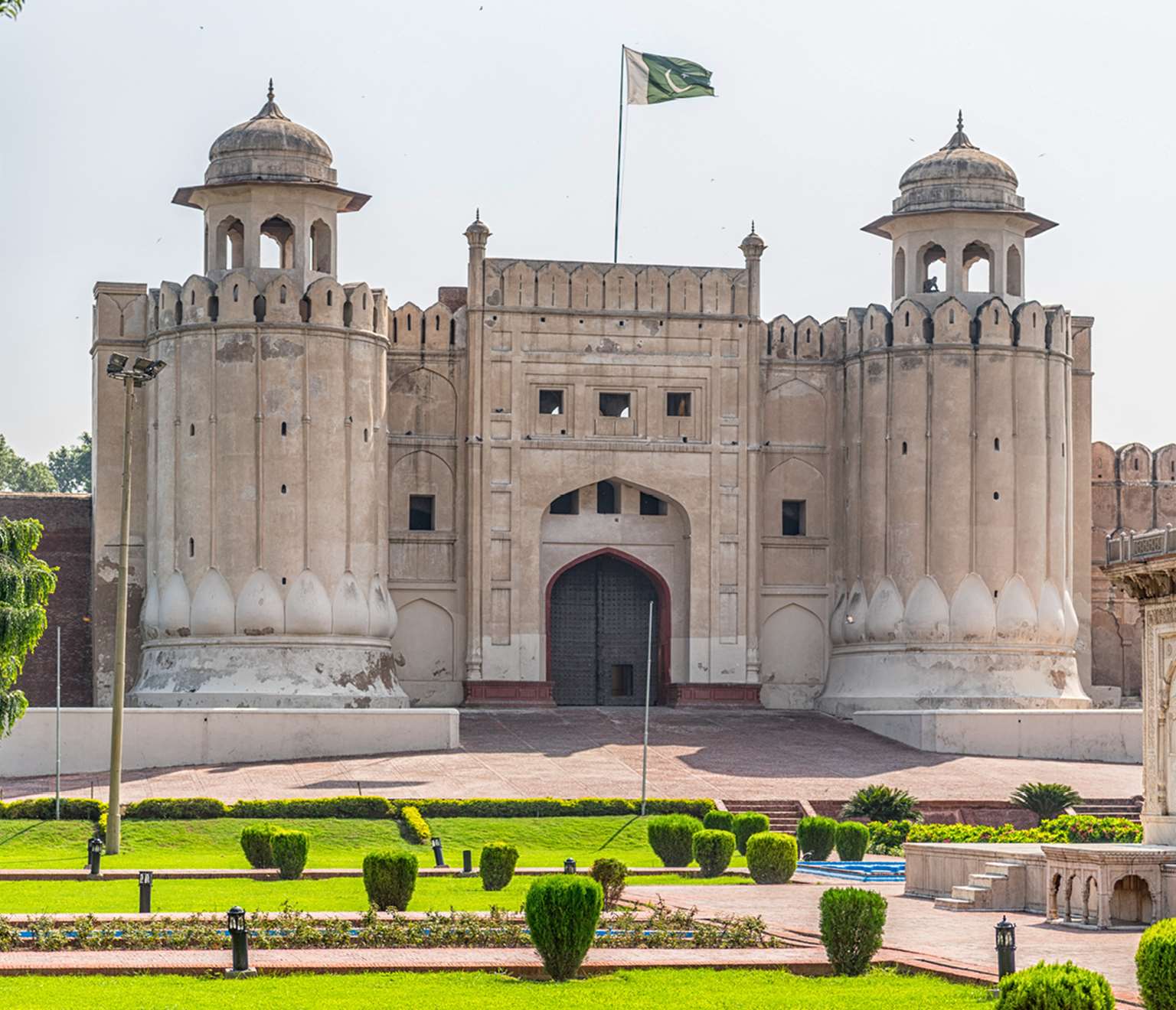 Cheap flights from London (LON) to Lahore (LHE)  Netflights